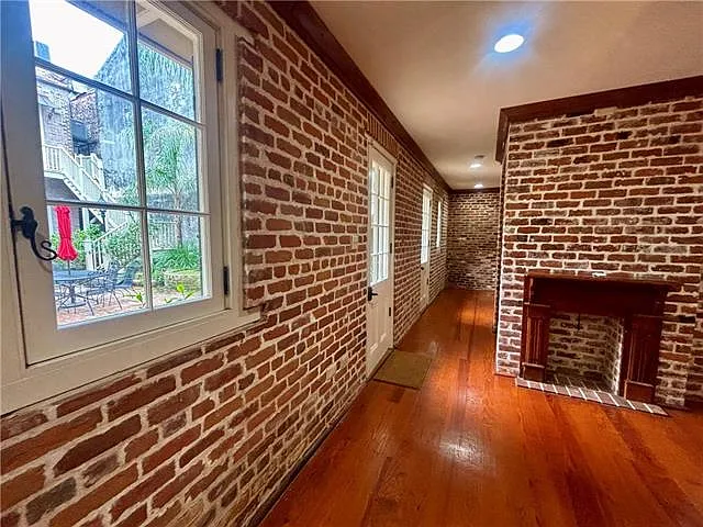 1027 Chartres St #F — Photo 15