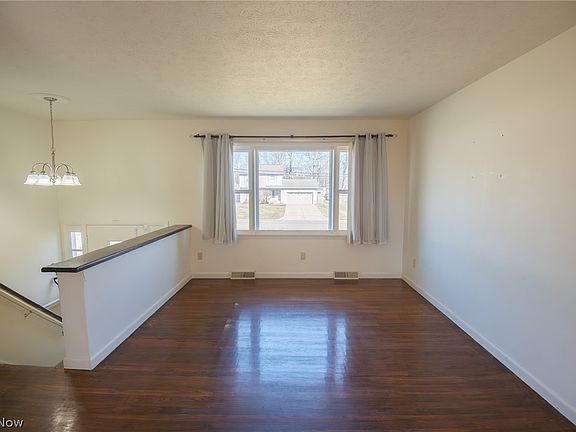 3rd image of 3841 Nottingham Ave