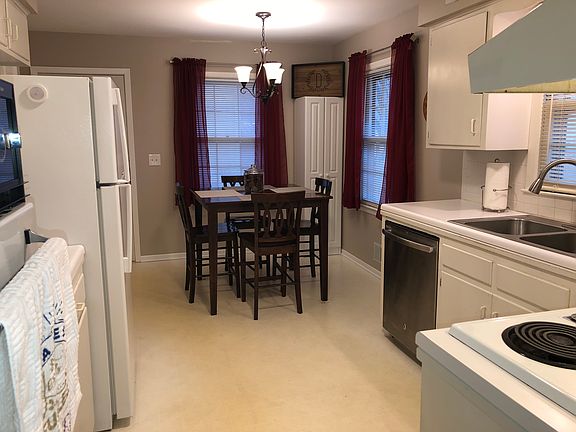 3rd image of 9609 Riggs St