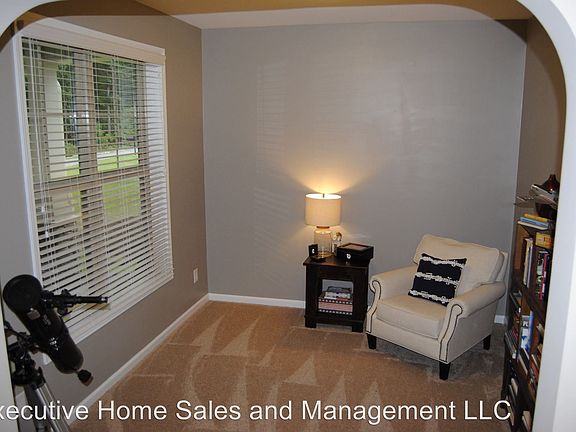 4th image of 111 W Berkshire Ct