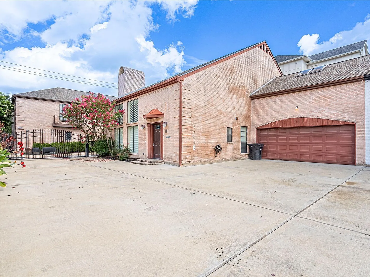 3 bed, 2.5 bath, 2232 sqft, $2,500 — Photo 3
