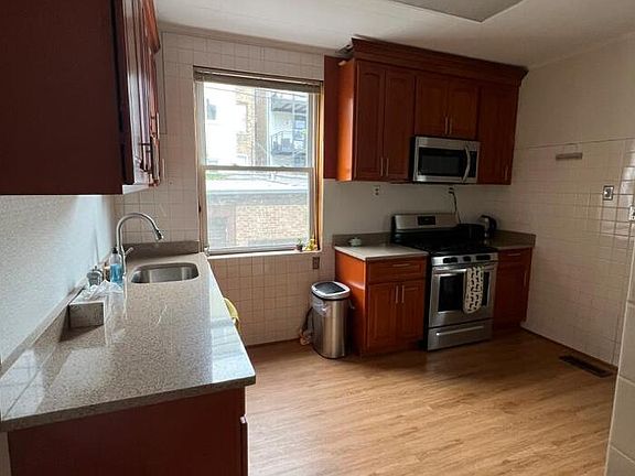 5th image of 3614 N Greenview Ave APT 1