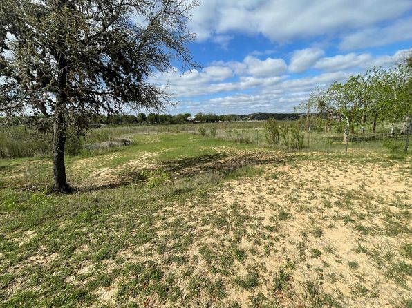 8362 Whartons Dock Rd, Bandera, TX 78003