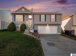11005 Black St, Omaha, NE 68142
