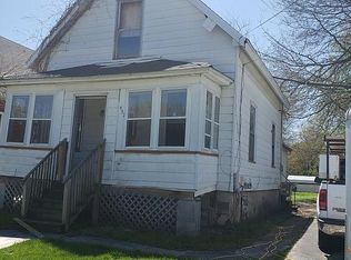 932 E South St, Galesburg, IL 61401