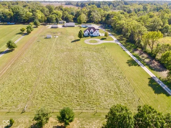 5993 S 300 W, Trafalgar, IN 46181