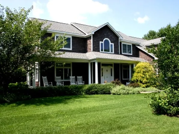 https://photos.zillowstatic.com/fp/6a2392f9b1bfed9786f815a3f1e8f392-p_e.webp