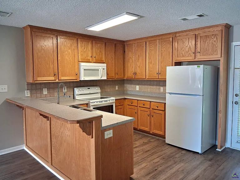 105 Monticello Dr — Photo 7