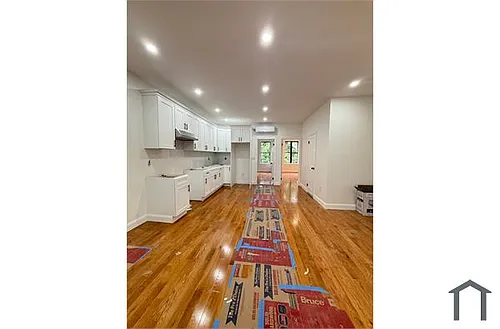 8609 Jamaica Ave Photo 1