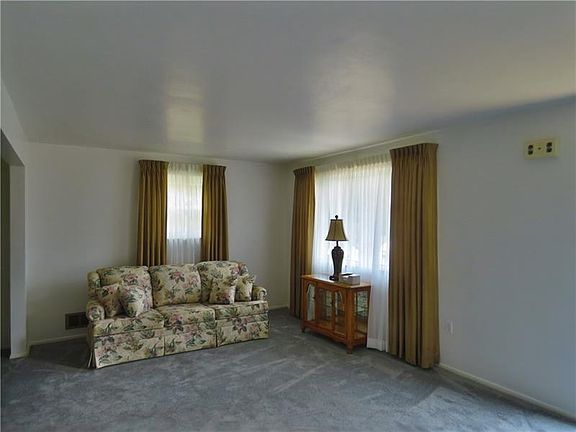 5th image of 208 Carlisle Ave