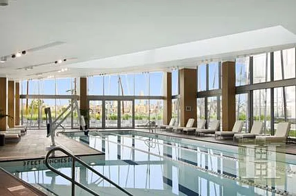 Rented by R New York | media 24