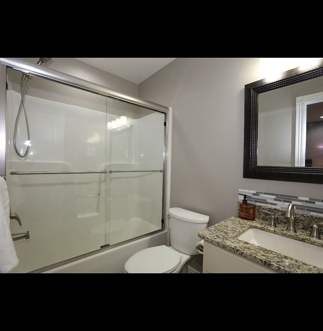 813 Marcus St — Photo 3