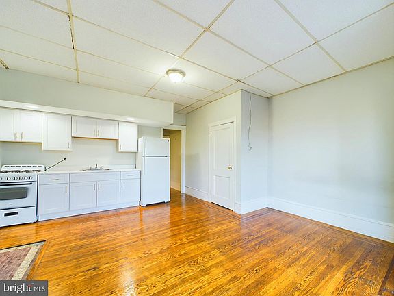 3rd image of 4408 Locust St