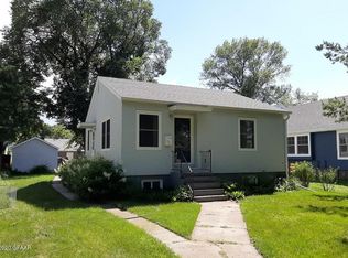 2207 4th Ave N, Grand Forks, ND 58203