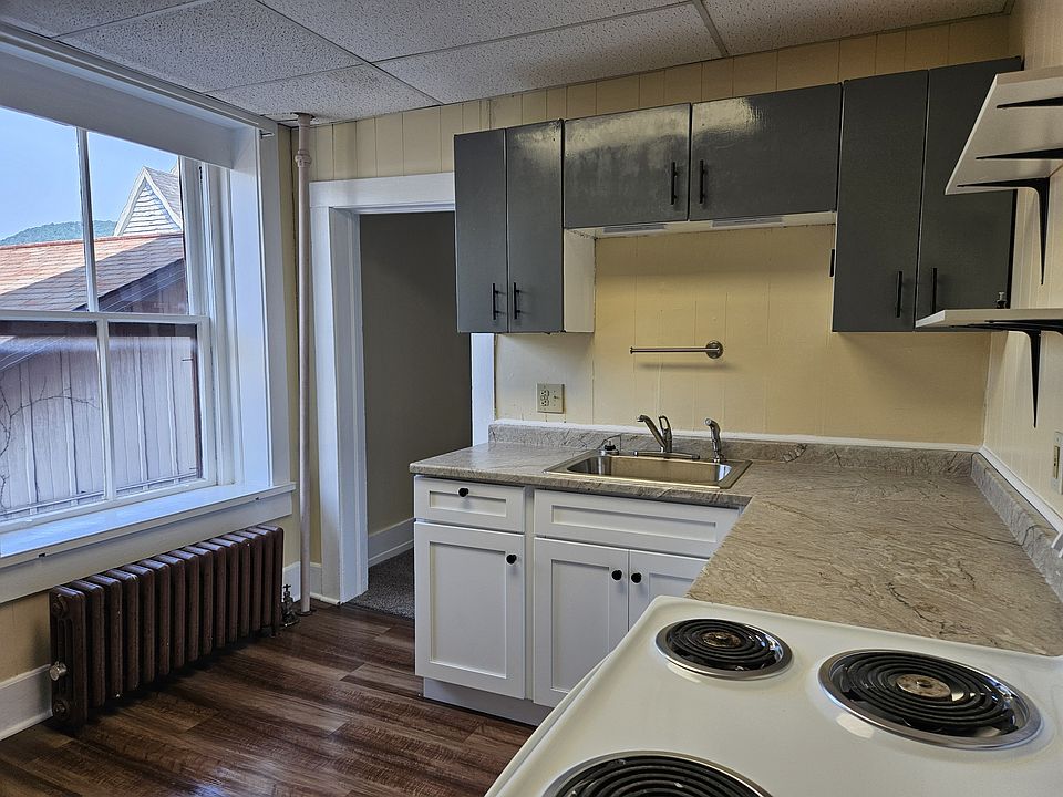 1st image of 134-136 W High St