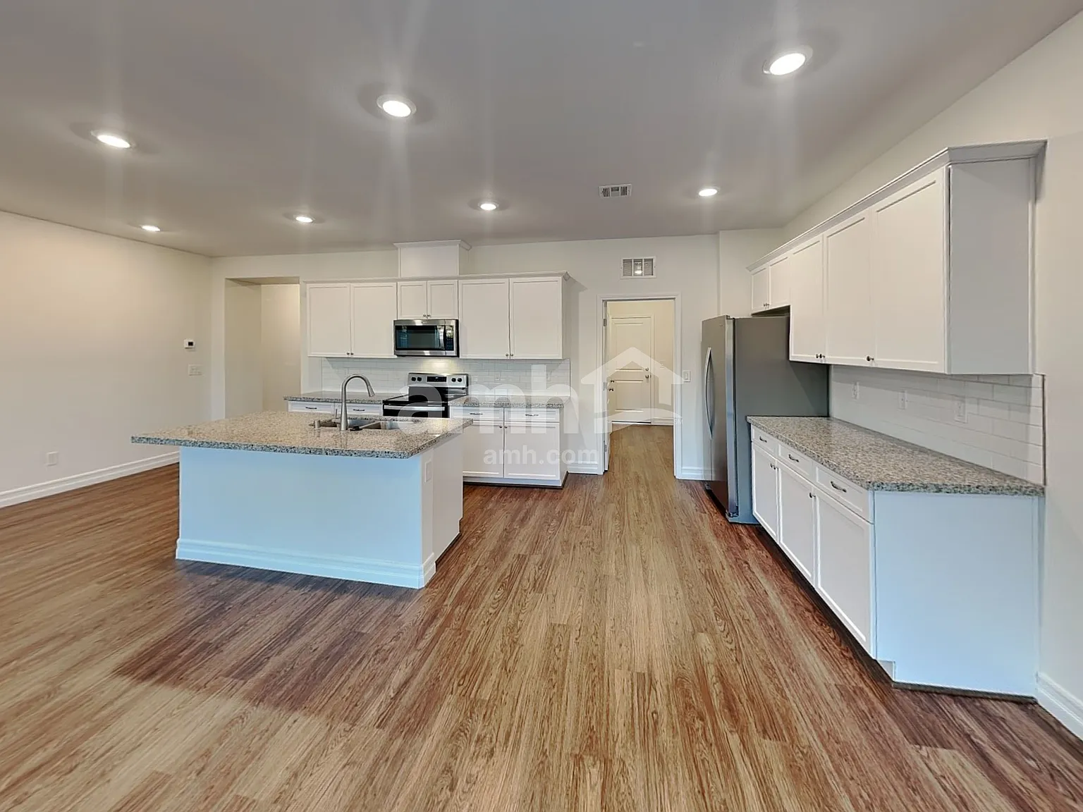 4 bed, 3.5 bath, 2113 sqft, $2,585 — Photo 4