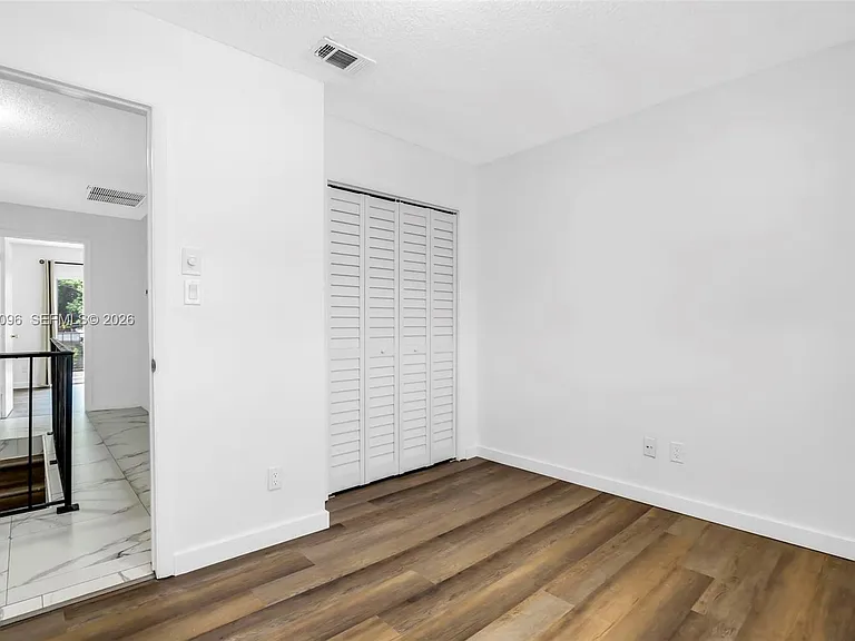 22 Canterbury Ln #22 — Photo 25