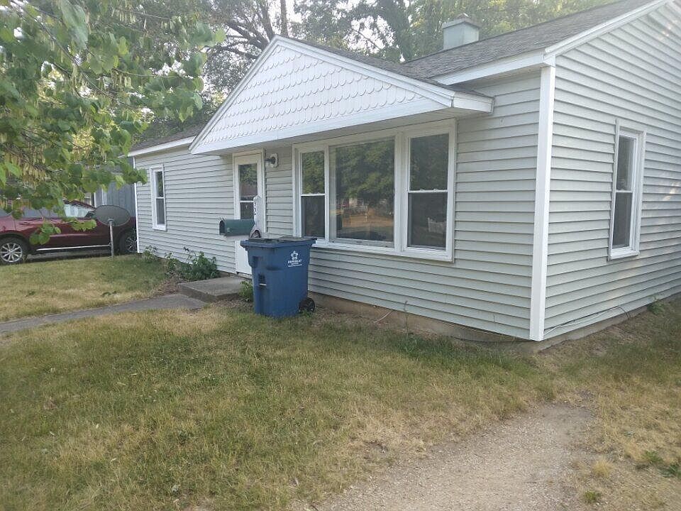 1st image of 92 Cedar Ave S