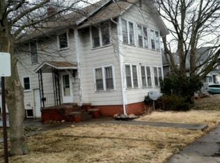 513 W South St, Clinton, IL 61727