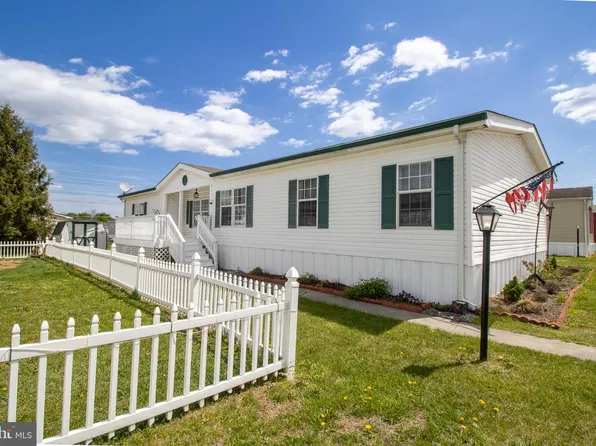 52 Crown Ct, Martinsburg, WV 25401