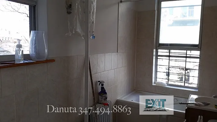 Rented by New York Realty Minimax Inc | media 21