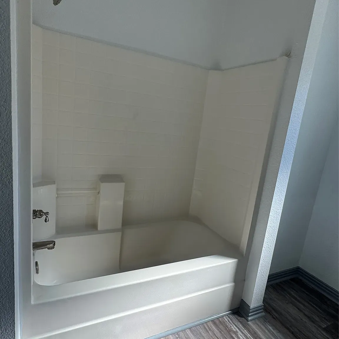 3 bed, 1954 sqft, $3,000 — Photo 3