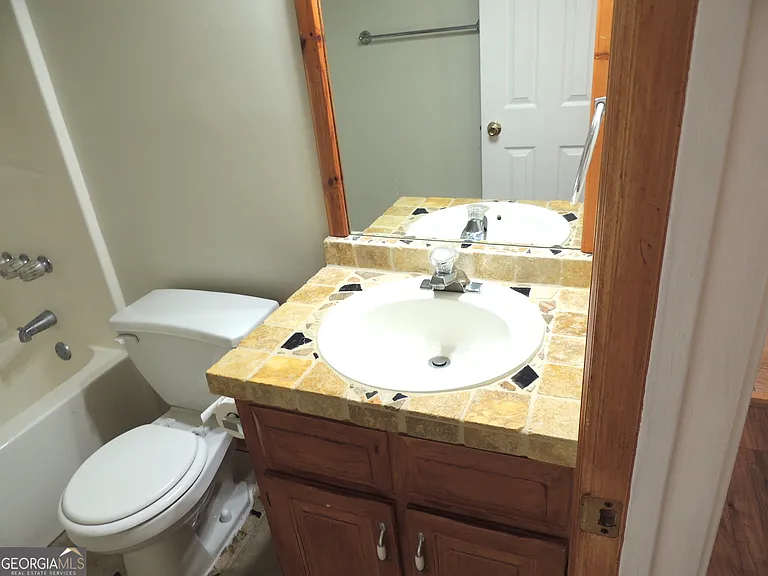 10 Brandon Dr — Photo 7