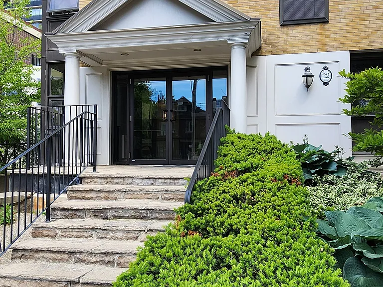 22 Woodlawn Ave E #405 — Photo 11