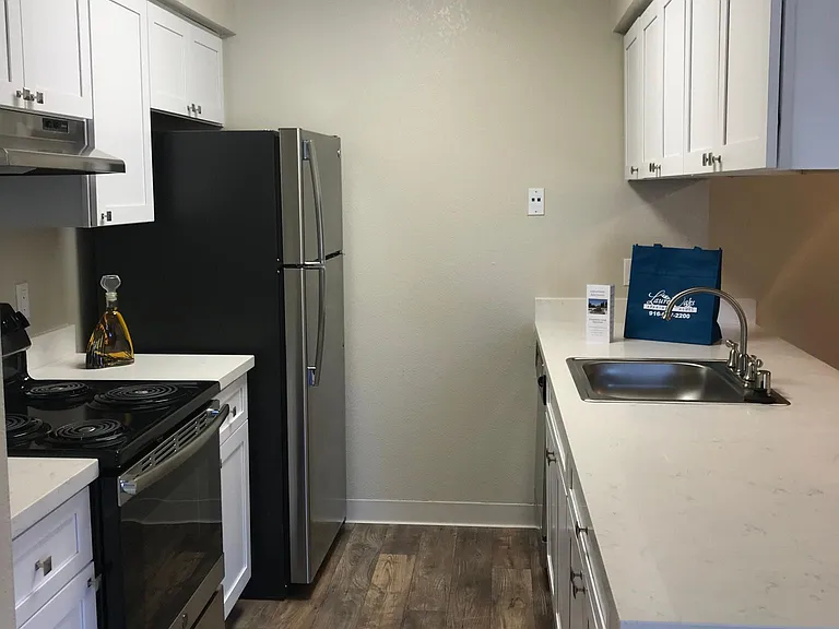 Laurel Oaks — Photo 31