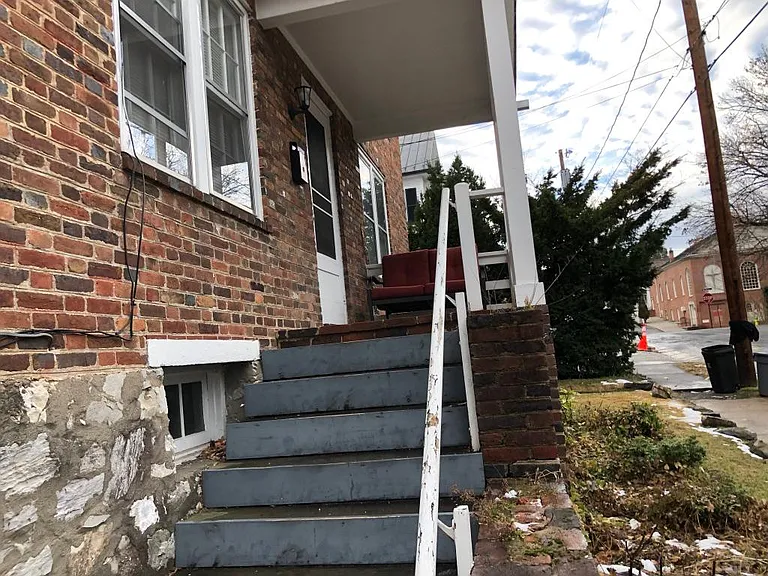 17 W Leicester St — Photo 2