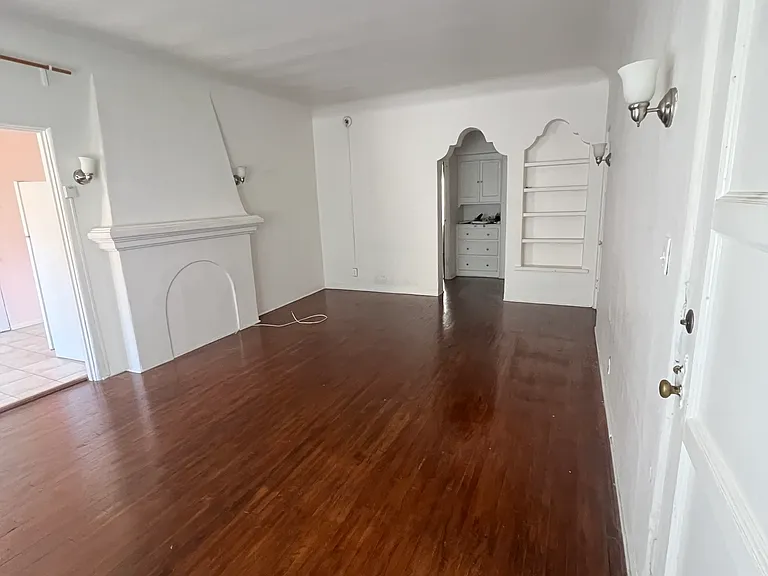 621 N Coronado St — Photo 4