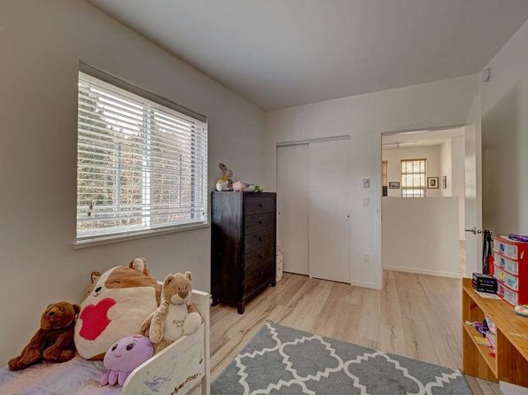 895 Trower Ln, Gibsons, BC V0N 1V9