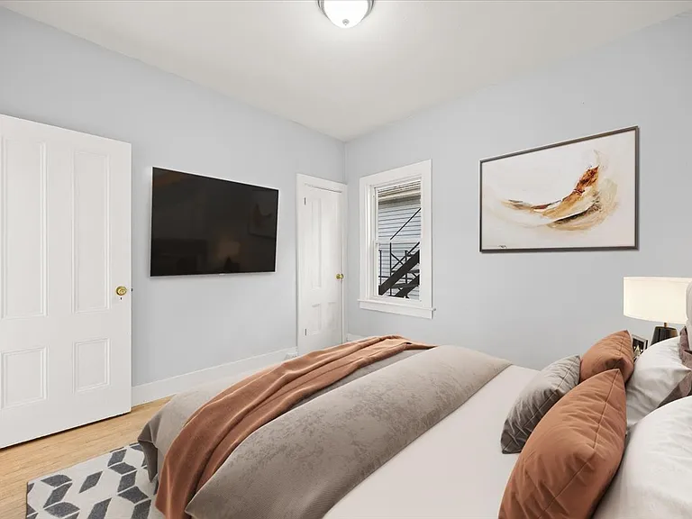 58 Calmar St #2 — Photo 11