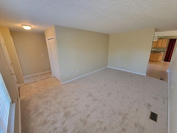 4th image of 698 Liberty Ln
