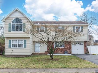 22 Arcadia Rd, Pompton Lakes, NJ 07442