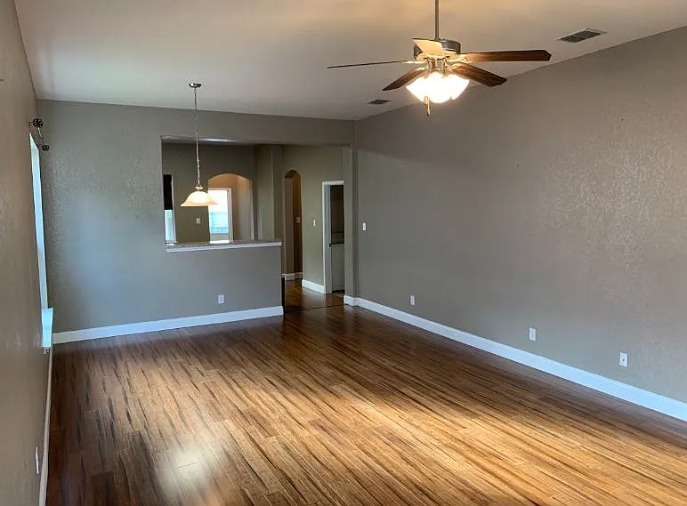3 bed, 1476 sqft, $1,700 — Photo 2