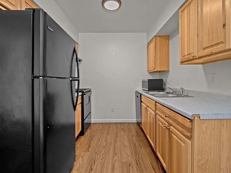 1535 Poplar Dr #10 — Photo 10