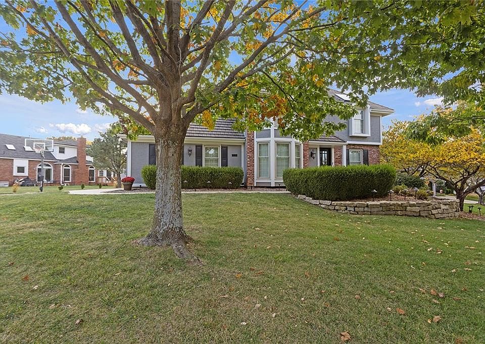 1st image of 513 NE Sawgrass Ct