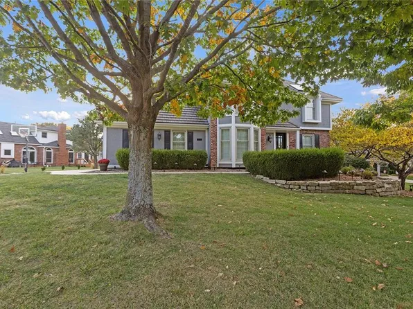 513 NE Sawgrass Ct, Lees Summit, MO 64064