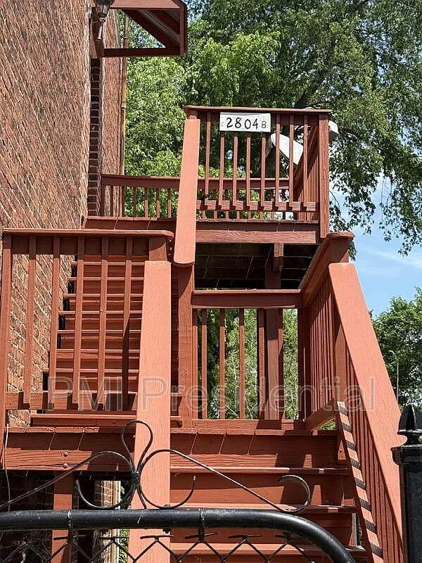 2 bed, 1.0 bath, 1000 sqft, $1,600 — Photo 2