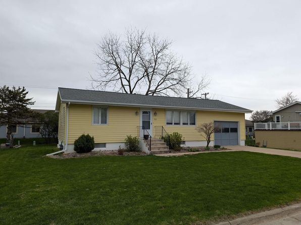 328 N Mill St, Decorah, IA 52101