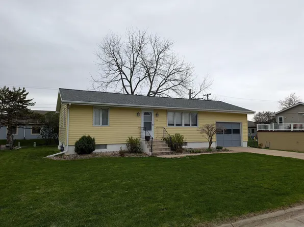 328 N Mill St, Decorah, IA 52101