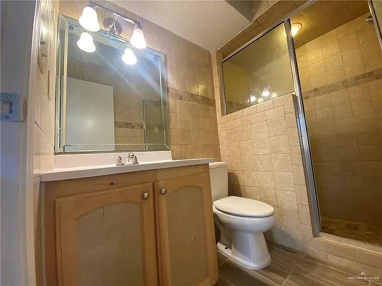 2203 E Coma Ave — Photo 12