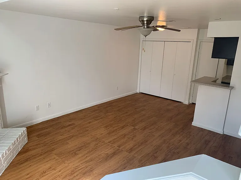Emerald Cove Apartments — Photo 7