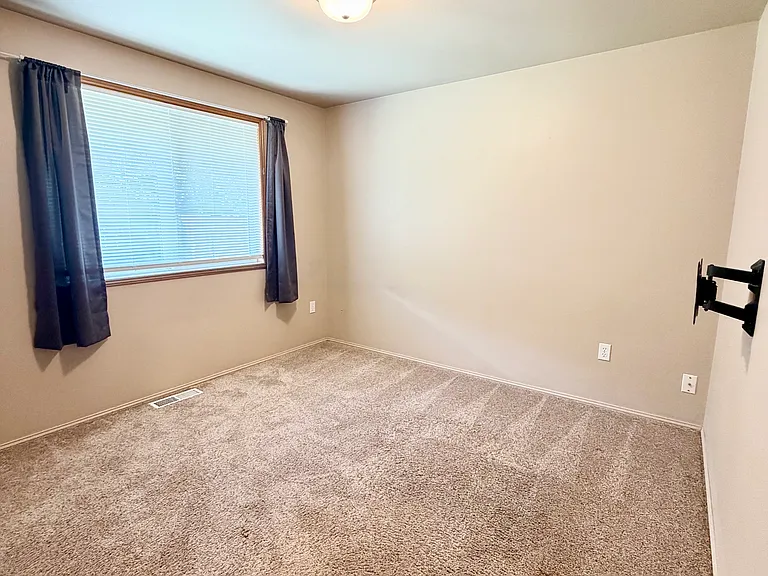 3309 Davis Ct NE — Photo 10
