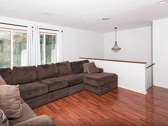 4th image of 47 Karickhoff Ct