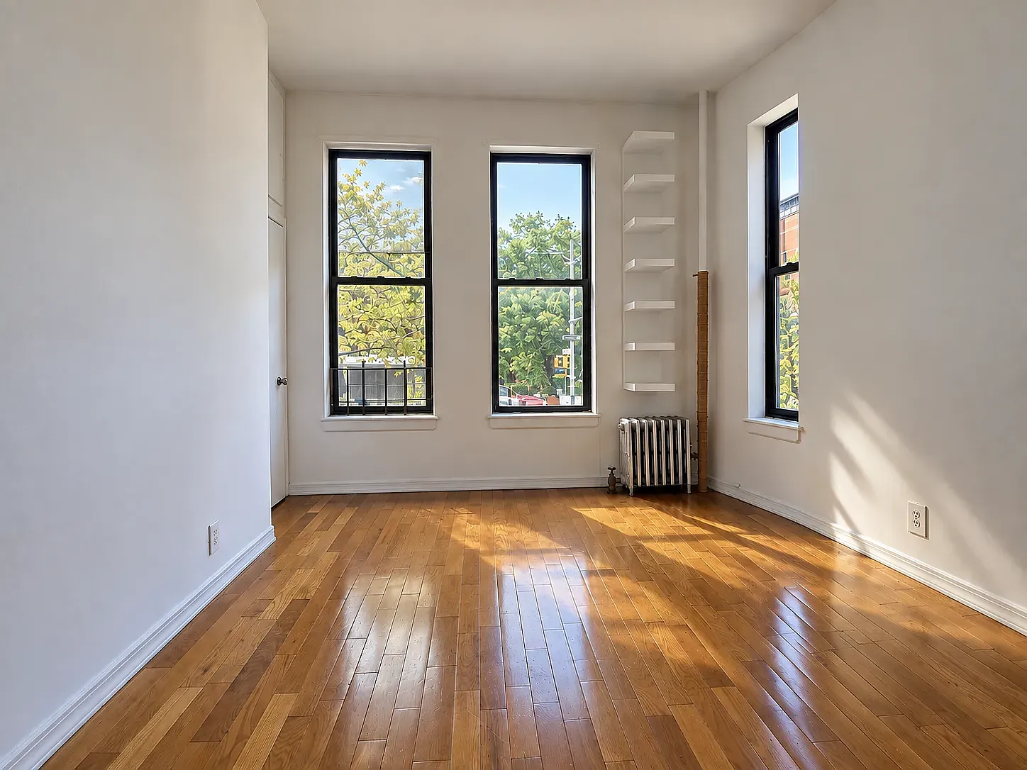 574 Jefferson Ave — Photo 2
