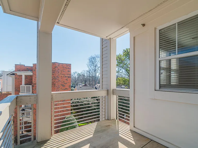 560 Oakland Ave — Photo 17