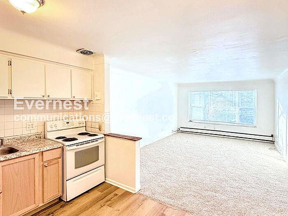 3rd image of 15601 Schoolcraft St APT 6