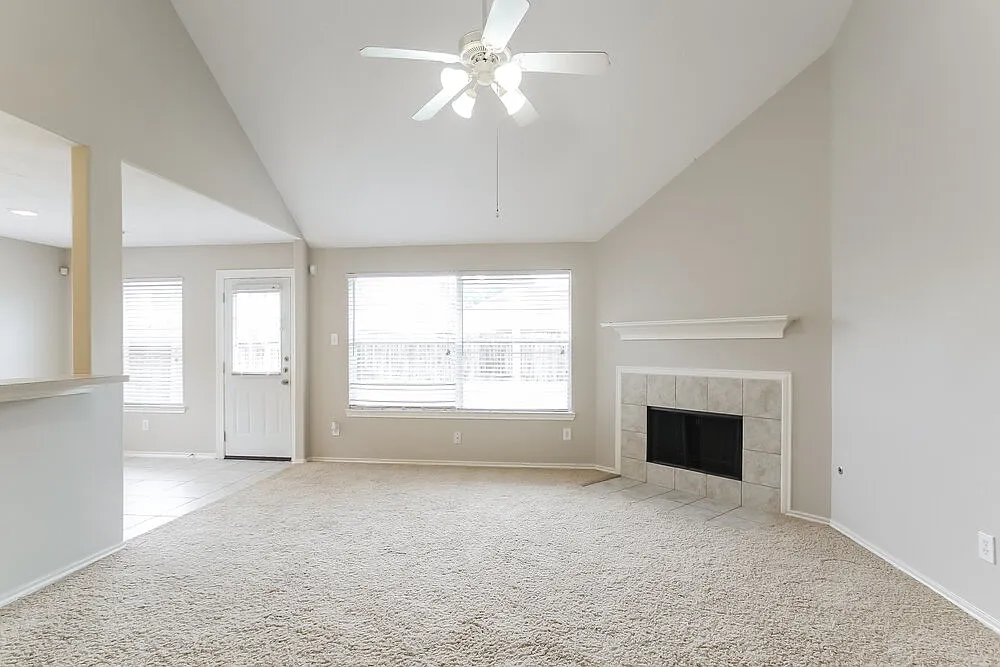 3 bed, 2.5 bath, 2102 sqft, $2,925 — Photo 4